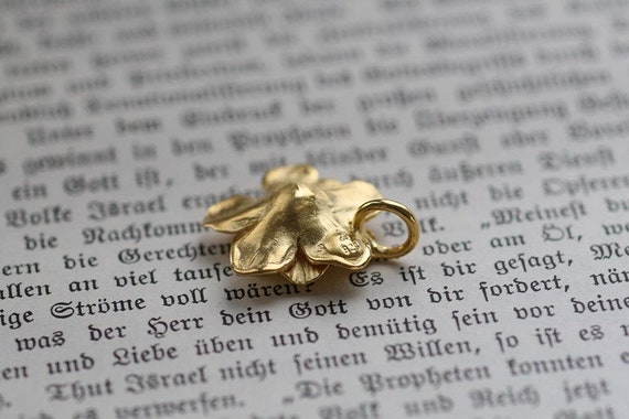 Dream flower pendant in solid silver-22kt gold plated by Frank Schwope