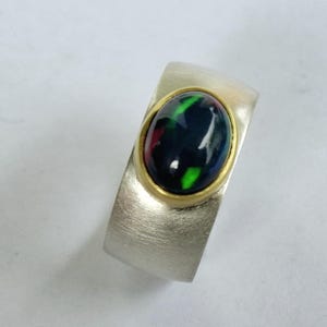Bague en argent avec une belle tanzanite ovale sertie en or 900 par Frank Schwope, tanzanite, bijoux uniques, orfèvrerie, bague, bleu