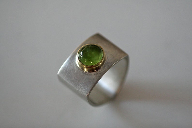 Ring mit schönem Peridot in massiv Sterlingsilber von Frank Schwope, Peridot, Gold, Grün, Edelstein, Goldschmiedearbeit Bild 4