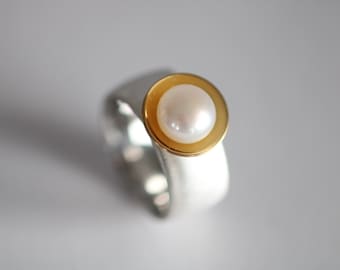 Traum Ring in massiv Silber mit Perle in 900 / 22kt Goldschale von Frank Schwope, Gold, Silber, Perle, Goldschmiedearbeit, Unikatschmuck, AU