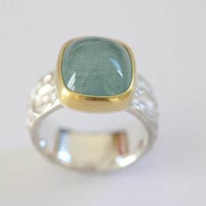 Bague en argent avec belle aigue-marine sertie sur or 750 de Frank Schwope, bleu ciel, bijoux uniques, travail d'orfèvrerie, bague, aigue-marine