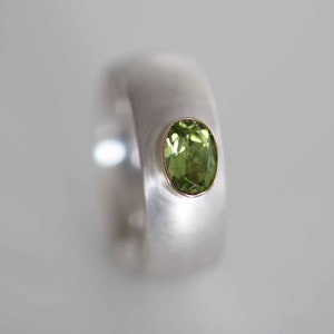 Solid silver ring with a beautiful faceted peridot set in 750 gold by Frank Schwope, goldsmith work, ring, peridot, unique image 1