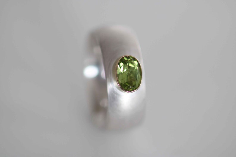 Solid silver ring with a beautiful faceted peridot set in 750 gold by Frank Schwope, goldsmith work, ring, peridot, unique image 1