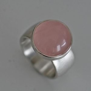 Ring with beautiful rose quartz in solid silver by Frank Schwope, rose quartz, pink, gemstone, unique, goldsmith&#39;s work