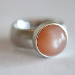 Ring in solid silver with beautiful moonstone by Frank Schwope, rose quartz, unique jewellery, gold work, ring, Schwope, jewellery, precious