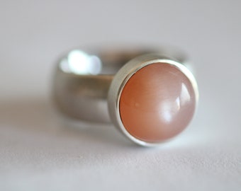 Ring in solid silver with beautiful moonstone by Frank Schwope, rose quartz, unique jewellery, gold work, ring, Schwope, jewellery, precious