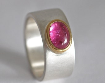 Traum Ring mit in Gold gefassten rosa Turmalin, Unikatschmuck von Frank Schwope, Pink, Rosa, Turmalin, 750 Gold, Solitär-Ring, Ornament,Ring