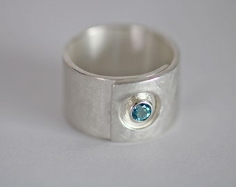 Beautiful silver ring with faceted Paraiba topaz by Frank Schwope, solitaire ring, blue, blue topaz, unique, gold work, jewelry