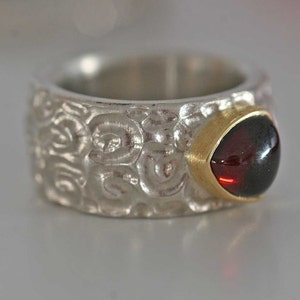 Ring with a dream of cherry-red garnet set in gold by Frank Schwope, unique jewellery, solitaire ring, garnet, unique, goldsmith&#39;s work,