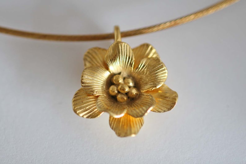 Dream flower pendant in solid silver-22kt gold plated by Frank Schwope