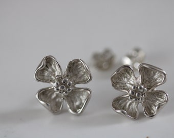 Pair of ear studs in 925 silver with flower ornament by Frank Schwope, spiral, snail, silver, earrings, unique jewelry, jewelry; flower, ear