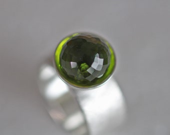 Ring with a beautiful faceted peridot ball in solid sterling silver by Frank Schwope, peridot, facet, green, precious stone, goldsmith's work