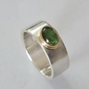 Dream ring with green tourmaline set in 750 gold, unique jewelry by Frank Schwope, tourmaline, 750 gold, solitaire ring, ornament, ring