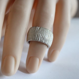 Bague modelée en argent massif 925 avec ornement environnant par Frank Schwope, unique, bague, bijoux, argent, bijoux uniques. Schwope