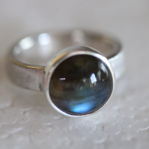 Ring mit schönem Labradorit in massiv Silber 925 von Frank Schwope, Ring, Silber, Unikat, Schmuckstück, Unikatschmuck, Labradorit, Blau,Edel
