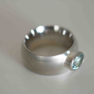 Ring mit schönem facettierten Blautopas von Frank Schwope, Solitär-Ring, Topas, Unikat, Schmuckstück, Unikatschmuck, Wissgoldingen, Schwope imagem 2