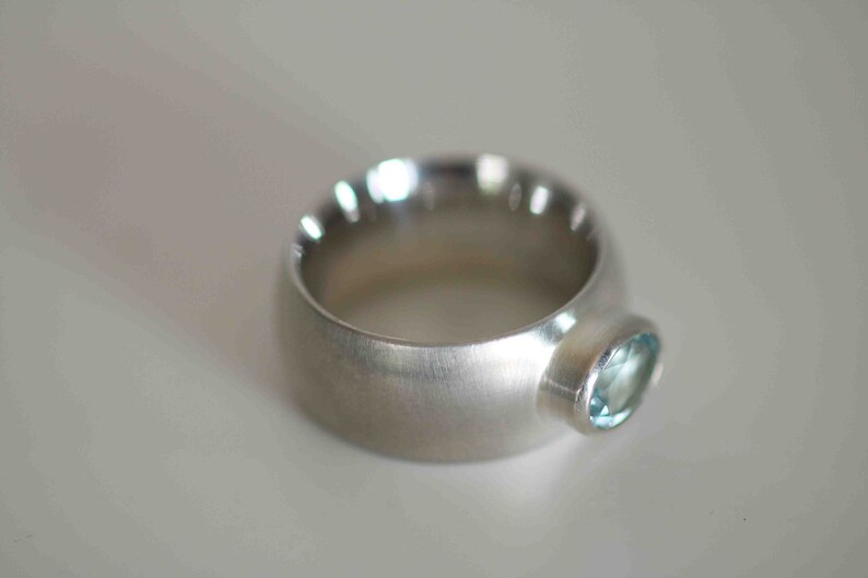 Ring mit schönem facettierten Blautopas von Frank Schwope, Solitär-Ring, Topas, Unikat, Schmuckstück, Unikatschmuck, Wissgoldingen, Schwope imagem 2