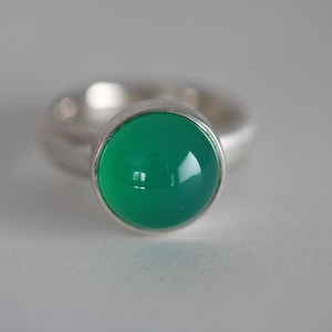 Bague en argent massif avec agate verte par Frank Schwope, agate verte, bijou unique, orfèvrerie, bague, Schwope, bijoux, pierre gemme