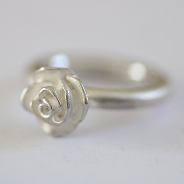 zierlicher Ring mit edler Rose in massiv 925 Silber von Frank Schwope, Märchen, Rose, Ring, Silber, Zart, Edel, Goldschmiedearbeit, Unikat