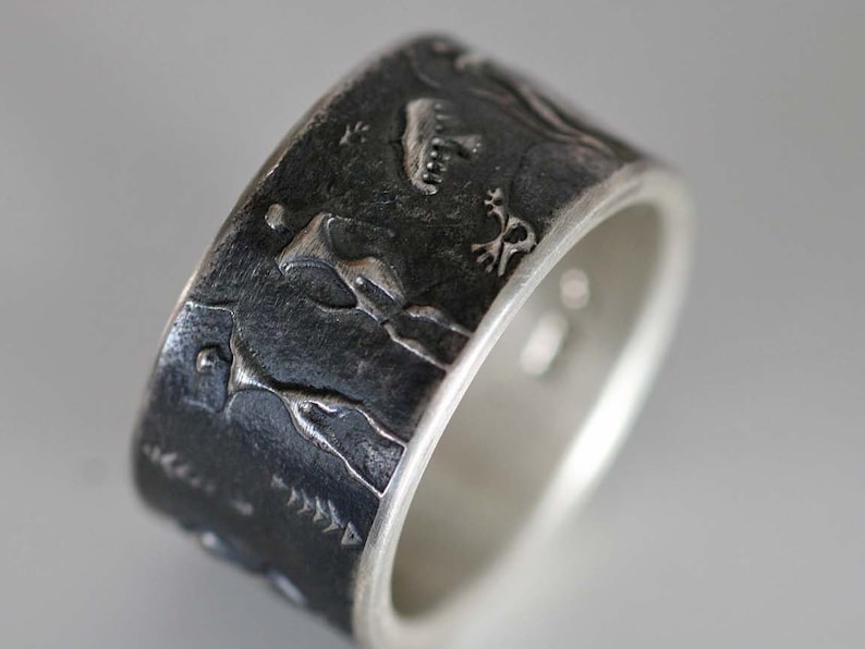 Prächtiger Ring in massiv Silber mit Figuren von Frank Schwope. Herrenring, Männerring, Unikat, Schmuckunikate, Mann, Herr, Ring für Männer Bild 2