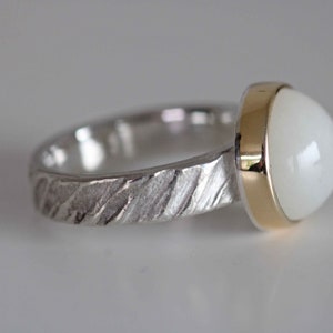 Ring with dream moonstone set in 18kt gold by Frank Schwope, moonstone, 900 gold, solitaire ring, unique, goldsmith&#39;s work, ring, noble