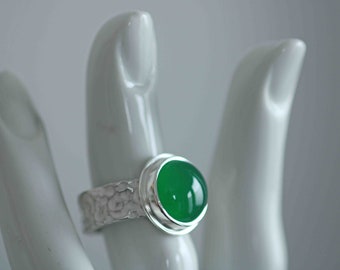 Anello con un'agata splendidamente incastonata di Frank Schwope, pietra preziosa, artigianato orafo, anello, gioielli unici, verde, agata, argento, gioielli unici