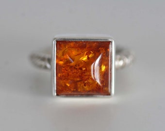 Delicate, decorated silver ring with fine amber by Frank Schwope, amber, honey-colored, unique jewellery, goldsmith's work