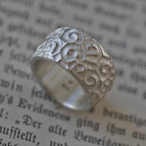Bague en argent massif 925 avec ornement environnant de Frank Schwope