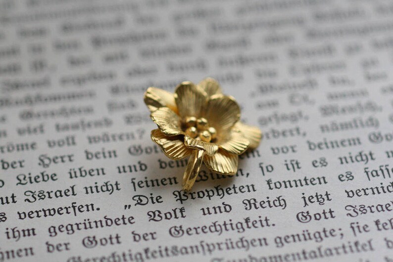Dream flower pendant in solid silver-22kt gold plated by Frank Schwope