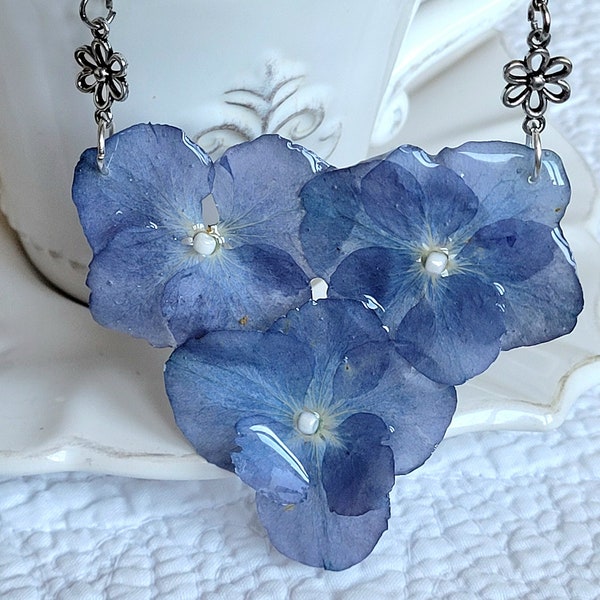 Necklace "Fiorella"- with hydrangea, real flower, real hydrangea necklace, jewelry with flowers, echte Bluten, harz schmuck, naszyjnik z kwiatem