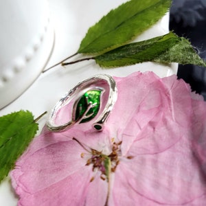 Anello con foglia, ring, botanical, with a leaf, twig, rametto, silver ring, tiny, dainty