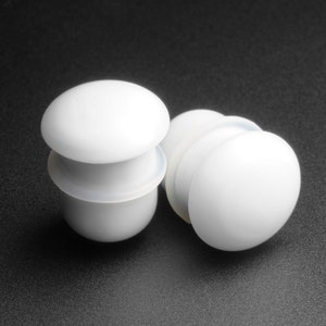 White Glass Single Flare Convex Plug | Glass Ear Stretcher Gauges | Sizes 1.6mm (14g) - 16mm (5/8&quot;) | FREE Delivery Available!