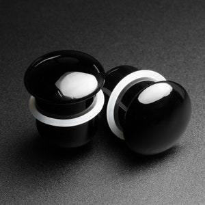 Black Pyrex Glass Single Flare Convex Plug | Glass Ear Stretcher Gauges | Sizes 1.6mm (14g) - 16mm (5/8‚Äù) | FREE Worldwide Delivery!
