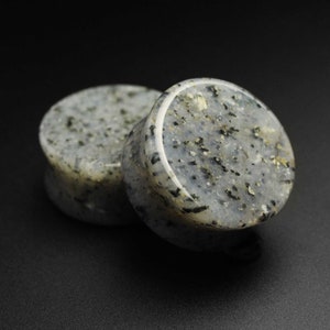 Grass Quartz Double Flare Stone Plug | Organic Stone Ear Stretcher Gauges | Sizes 6mm (2g) - 25mm (1&quot;) | FREE Delivery Available!