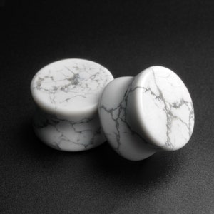 Howlite Double Flare Stone Plug | Organic Stone Ear Stretcher Gauges | Sizes 6mm (2g) - 25mm (1&quot;) | FREE Delivery Available!