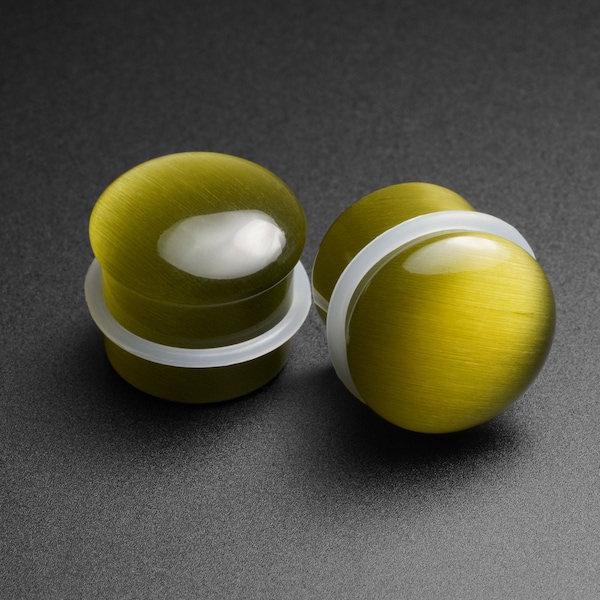 Szklana zatyczka do uszu Peridot Cat's Eye z pojedynczym wypukłym kołnierzem | Szklane przyrządy do rozciągania uszu | Rozmiary: 3 mm (8 g) - 16 mm (5/8 cala) | BEZPŁATNIE na całym świecie