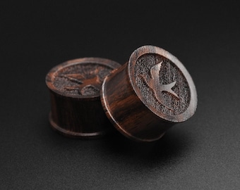 Sono Wood Double Flare Plug avec hirondelle gravée au laser | Jauges de civière d'oreille en bois | Livraison GRATUITE disponible !