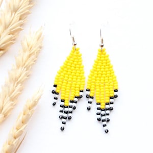 Boucles d&#39;oreilles en perles jaunes faites main : bijoux Boho Festival