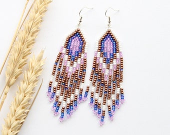 Wunderschöne Kronleuchter-Ohrringe mit Perlen, trendiger handgefertigter Boho-Schmuck, handgemachtes Geschenk für sie, saisonales Accessoire für Frauen, Boho-Chic-Ohrringe