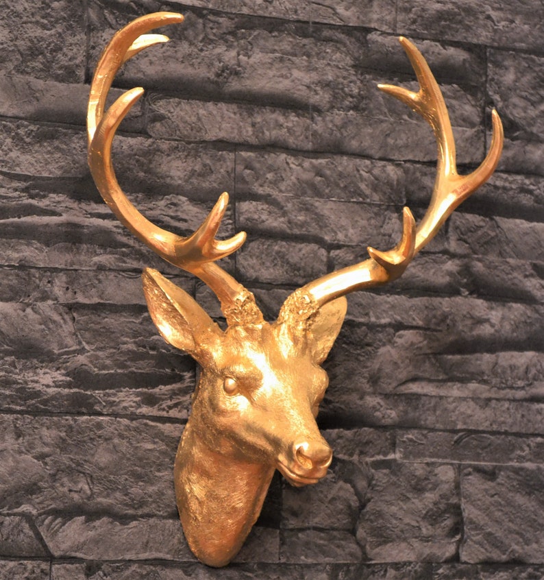 Hirschkopf Wanddeko, veredelt mit Blattmetall gold