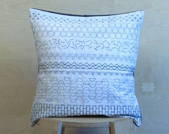 Cushion cover with hand embroidery 40 x 40 cm