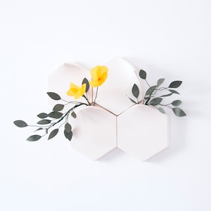 Hexagonal modular wall-mount vase single piece by Extra&ordinary Design