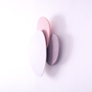 Vaso/scultura da parete a forma di ciottolo personalizzabile in tono caldo di Extra&ordinary Design immagine 4
