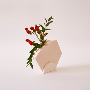 Hexagonal table-top vase single piece by Extra&ordinary Design image 4