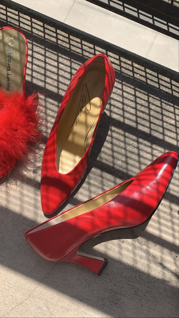 Vintage | 80s Red Leather Pumps