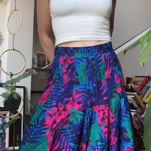 Falda midi plisada con estampado floral de los años 90 de VTG