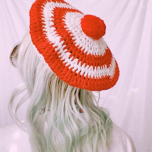 Vintage 70s Handknit Pom Beret
