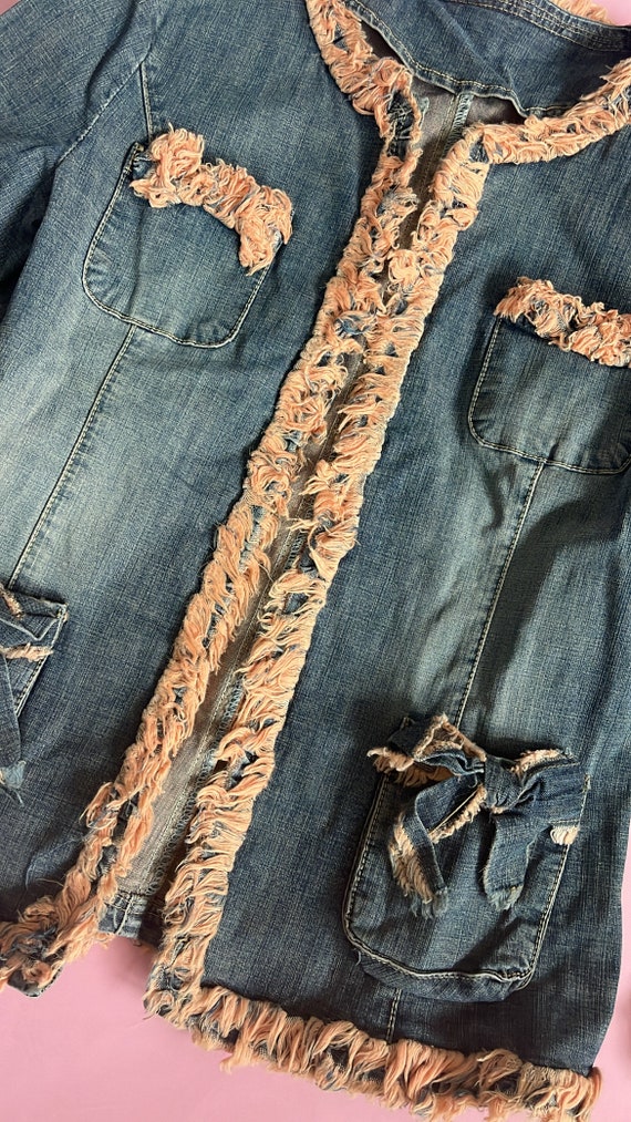 VTG Faded Denim Jacket w/ Peach Fray + Bow Pockets - image 4