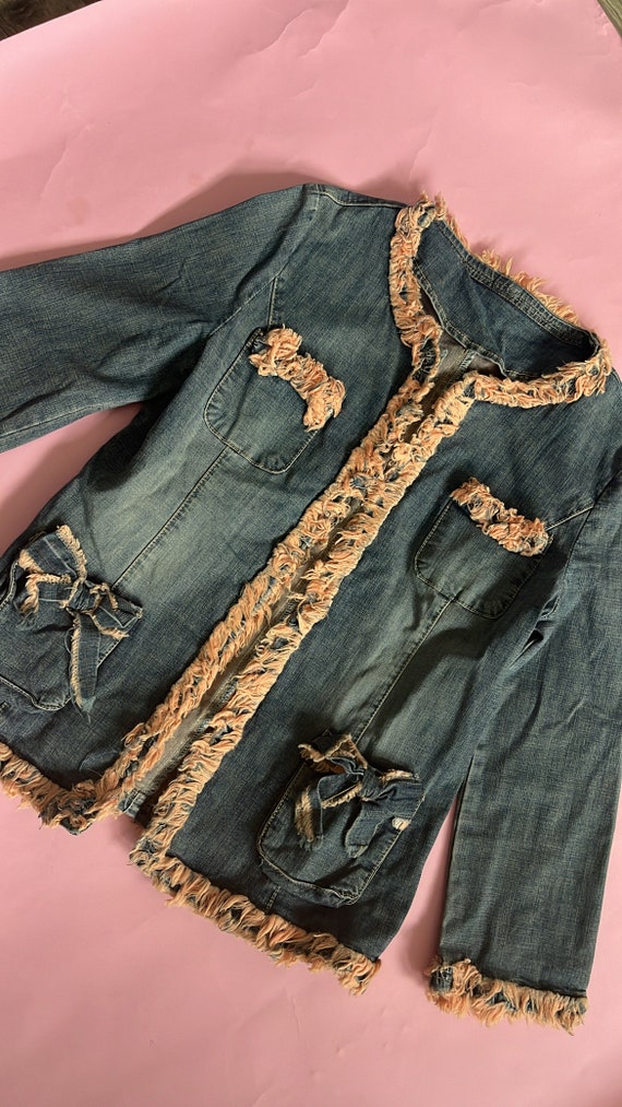 VTG Faded Denim Jacket w/ Peach Fray + Bow Pockets - image 3