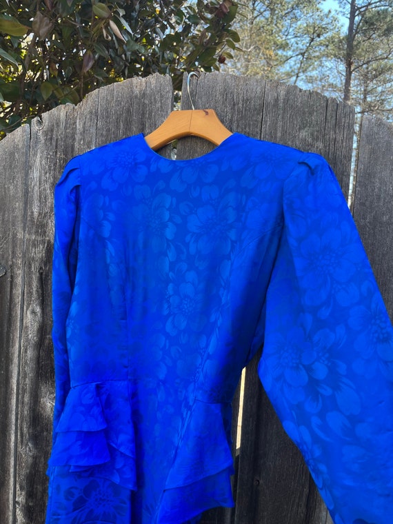 VTG 90s Cobalt Blue Floral Silk Peplum Pencil Dre… - image 2